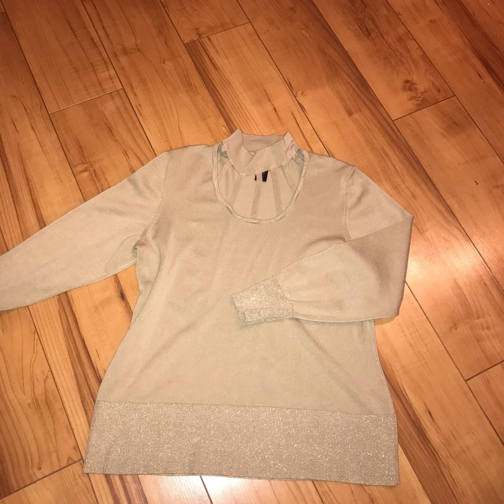 💖Gold sweater💖 18/20. 21 inch bust